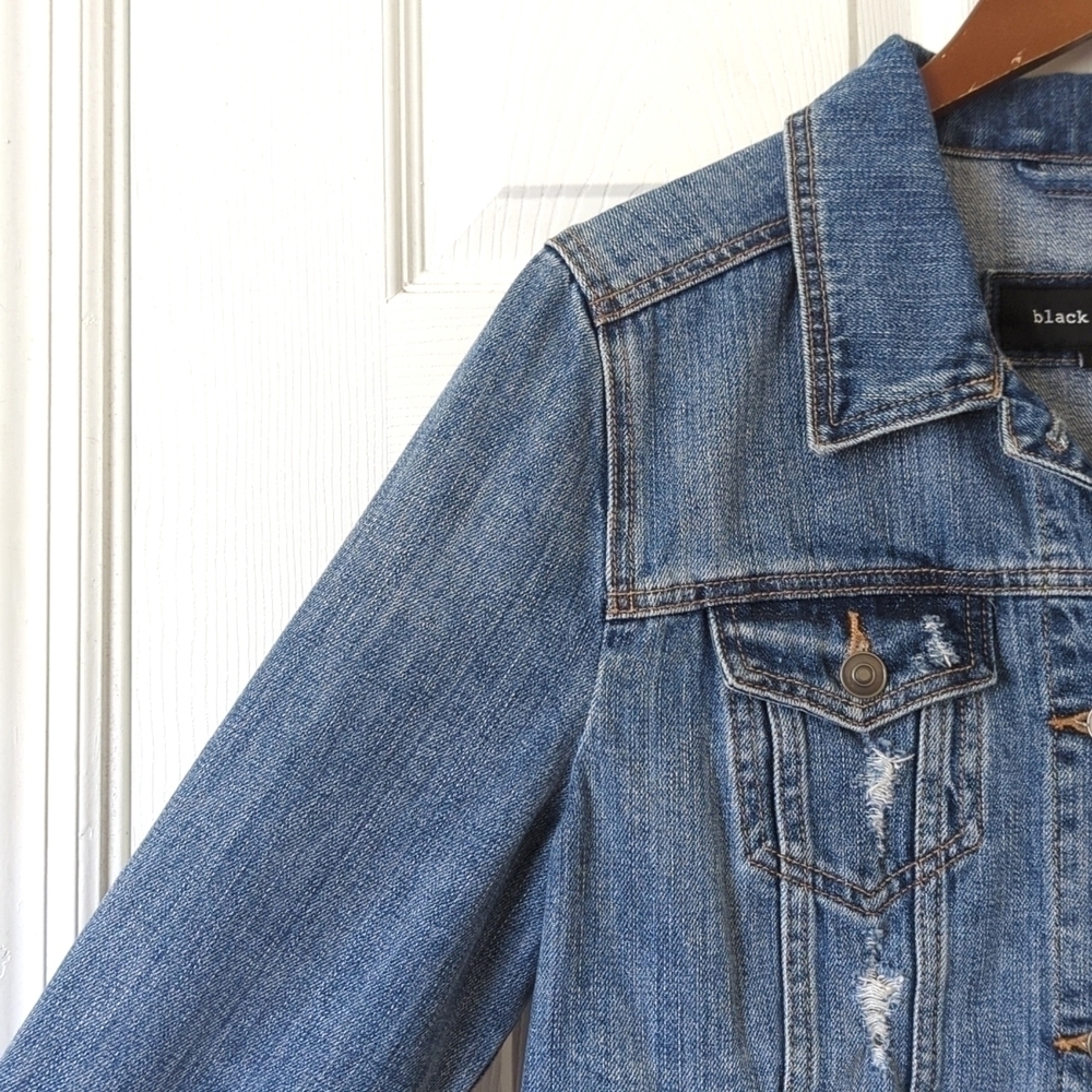 Black Rivet Classic Medium Wash Distressed Cropped Denim Jean Trucker Jacket M - Picture 6 of 14